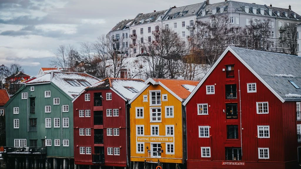 En rolig gate i Trondheim i vinterlys, et tidlig øyeblikk fra Nettbys gründerby.